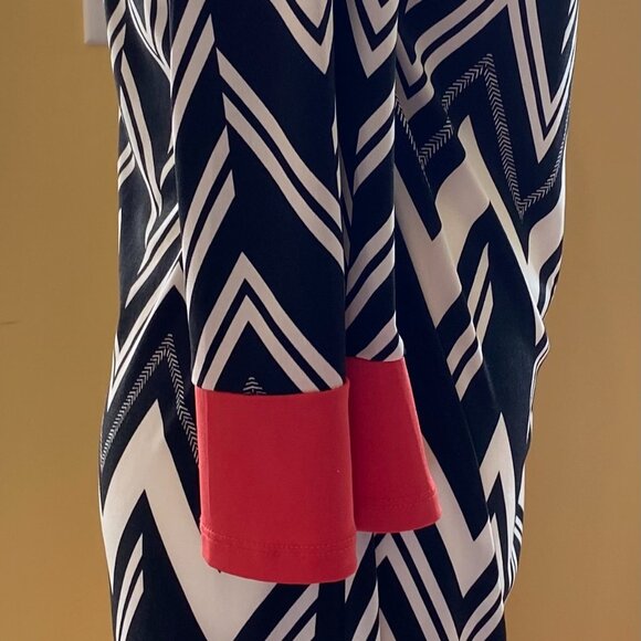 Go for the Drama! Black and White Geometry with a Bright Pop of Red. Size 8 - Picture 3 of 3